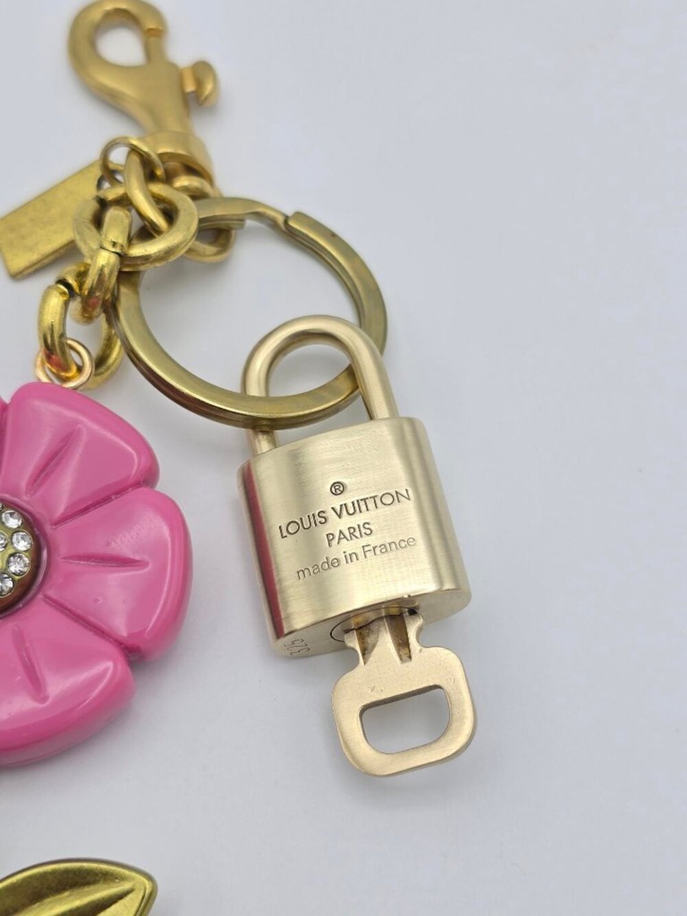 Louis Vuitton Gold Lock 🔑 Authentic LV Padlock + Unbranded Flower Bag Charm - Picture 7 of 8
